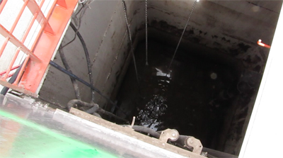 looking down into wet well with GridBee® AP500 wet well mixer